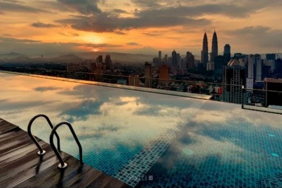 Jalan Kuching 2nd Residency Infinity Pool